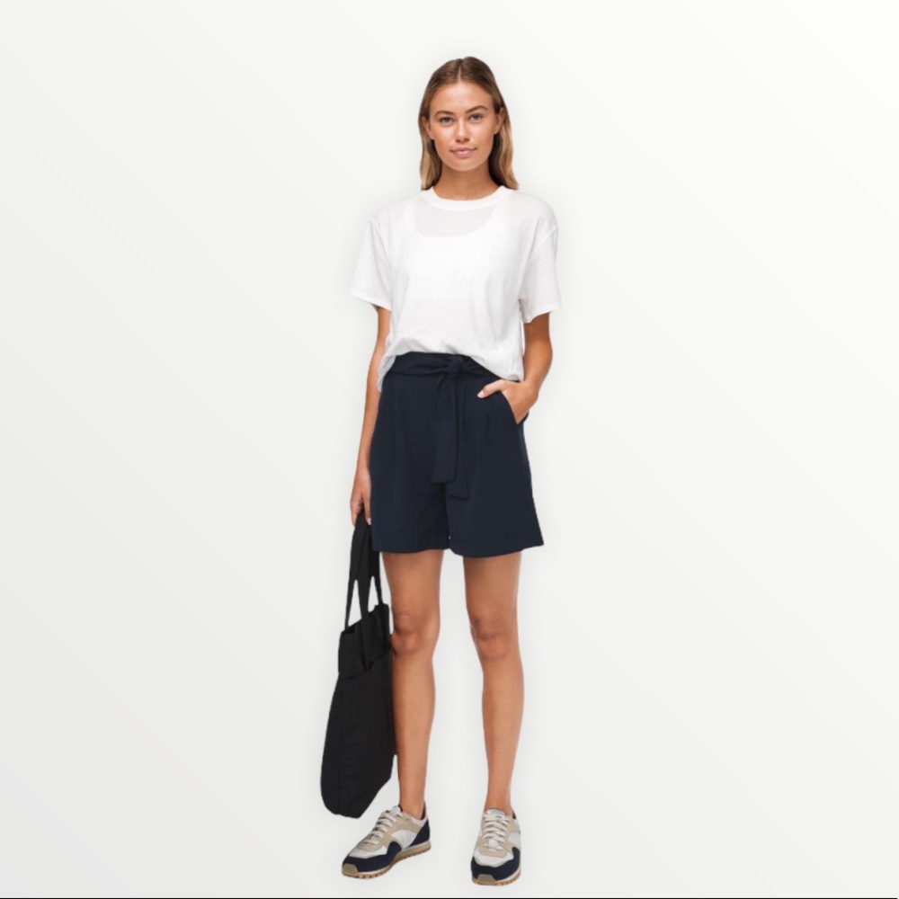 lululemon athletica High Waist Shorts - Navy